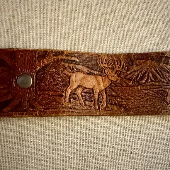 Be-Low the Belt vintage western style tooled leather and turquise buckle. - Picture 9 of 16